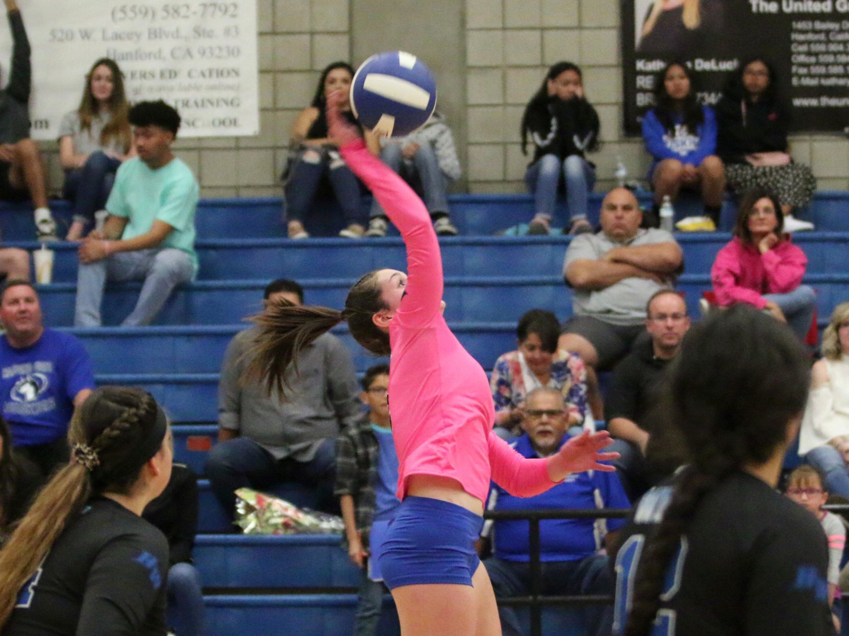 Huskies show heart in loss to Monarchs on Senior Night